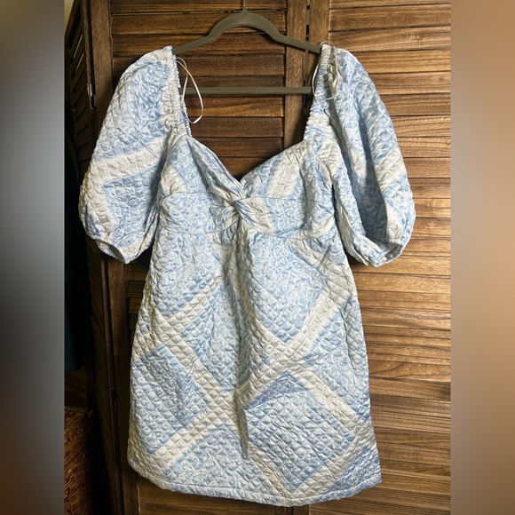 En Saison Light Blue and White Mini Dress en Saison Quilted Scarf Print Dress - Picture 5 of 5